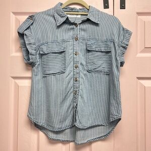 Women's NWOT Chambray Button Up Tee, Size Small